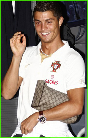 Ronaldo  on Is Cristiano Ronaldo Gay  The Difference Between Rumors And Facts