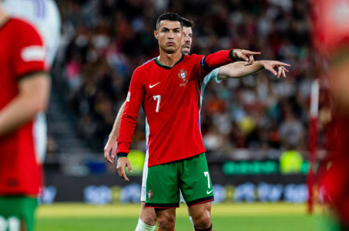 Cristiano Ronaldo passing instructions on Portugal match