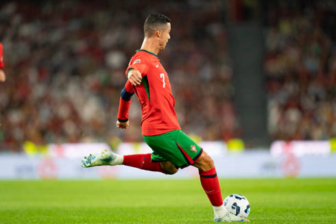 Cristiano Ronaldo left footed with the Portuguese National Team