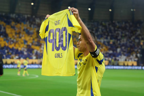 Cristiano Ronaldo showing off his 900 goals jersey in Saudi Arabia