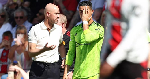 Cristiano Ronaldo ashamed next to Erik Ten Hag