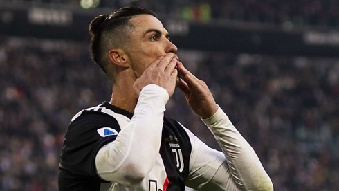 Cristiano Ronaldo blowing kisses to Juventus fans