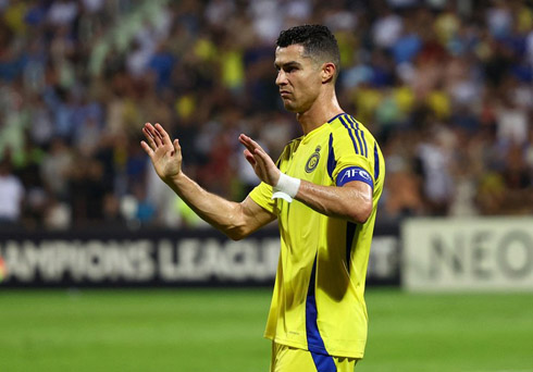 Cristiano Ronaldo asking fans to be calm