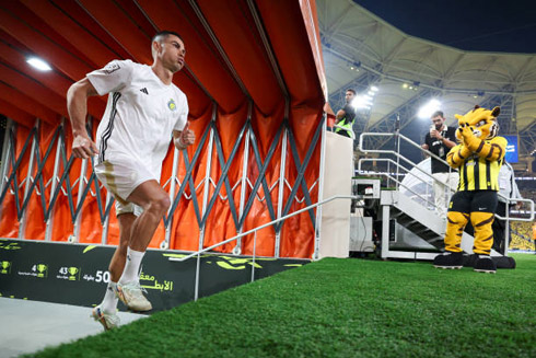 Cristiano Ronaldo entering the pitch for Al Nassr