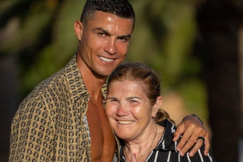 Cristiano Ronaldo next to his mother Dolores Aveiro