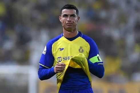 Cristiano Ronaldo pulling his shirt at Al Nassr