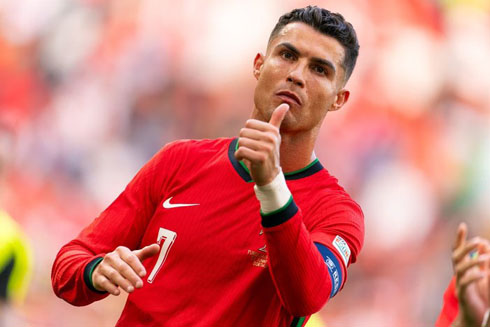 Cristiano Ronaldo thumbs up in Portugal