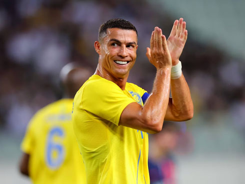 Cristiano Ronaldo thanking fans around him