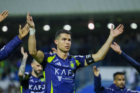 Cristiano Ronaldo celebrating with Al Nassr fans