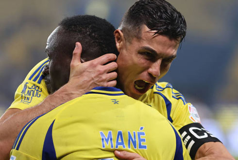 Cristiano Ronaldo hugging Sadio Mane