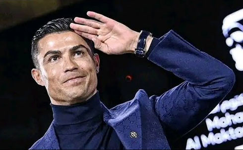 Cristiano Ronaldo saluting people in front of him