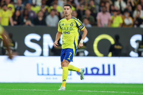 Cristiano Ronaldo Al Nassr yellow shirt